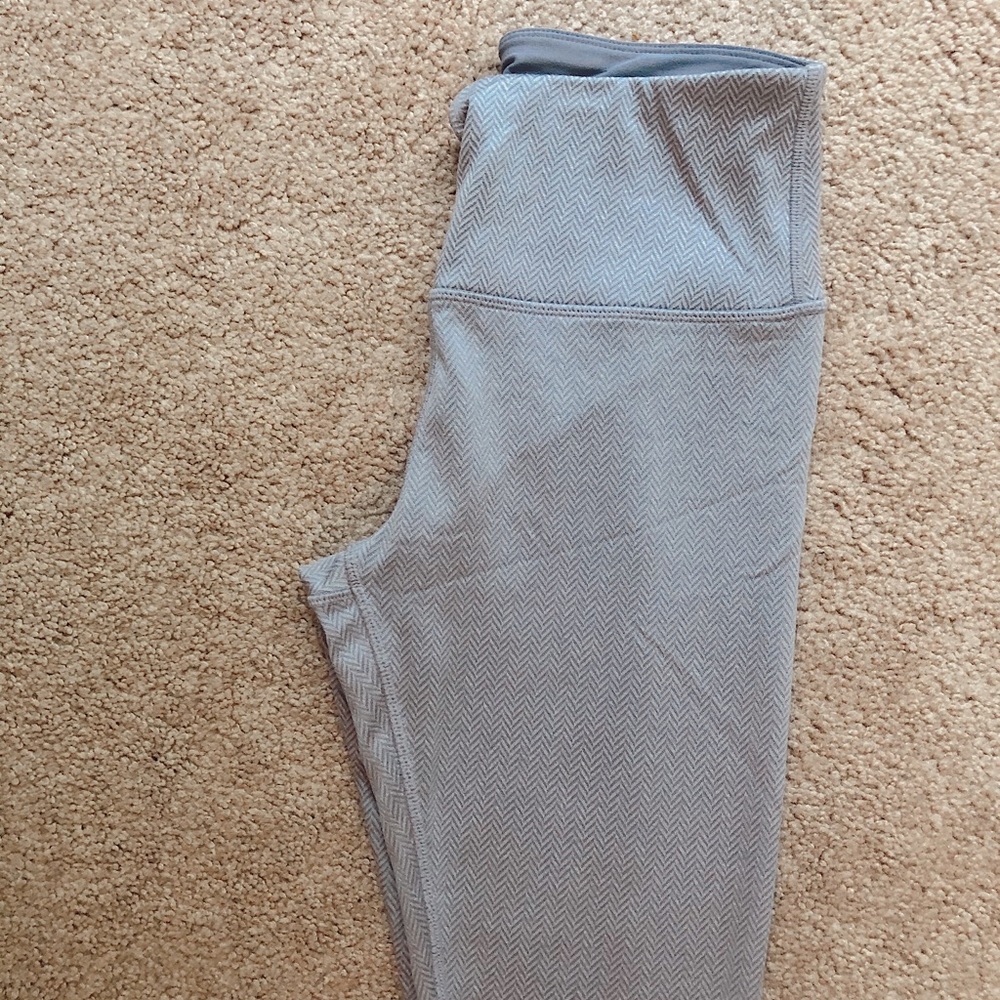 grey printed leggings